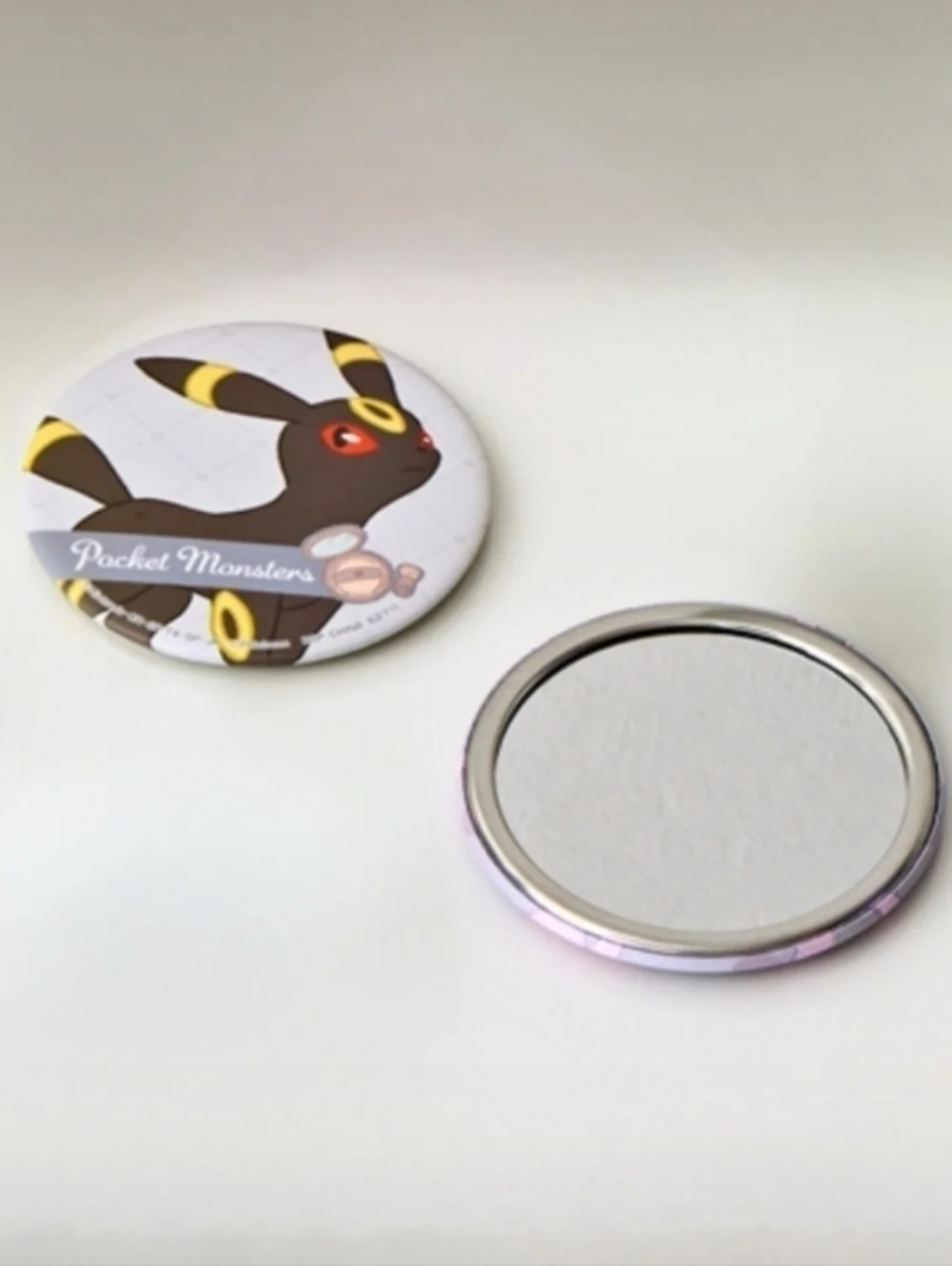 Pokemon Umbreon Handheld Travel Mirror - Picture 4 of 4